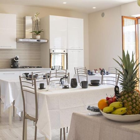 B&B Alba Sul Mare Guest House Massignano Kültér fotó