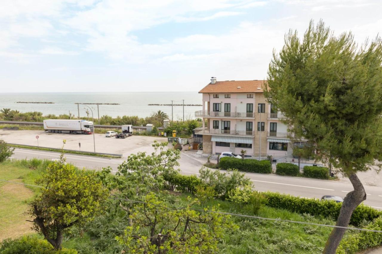 B&B Alba Sul Mare Guest House Massignano Kültér fotó
