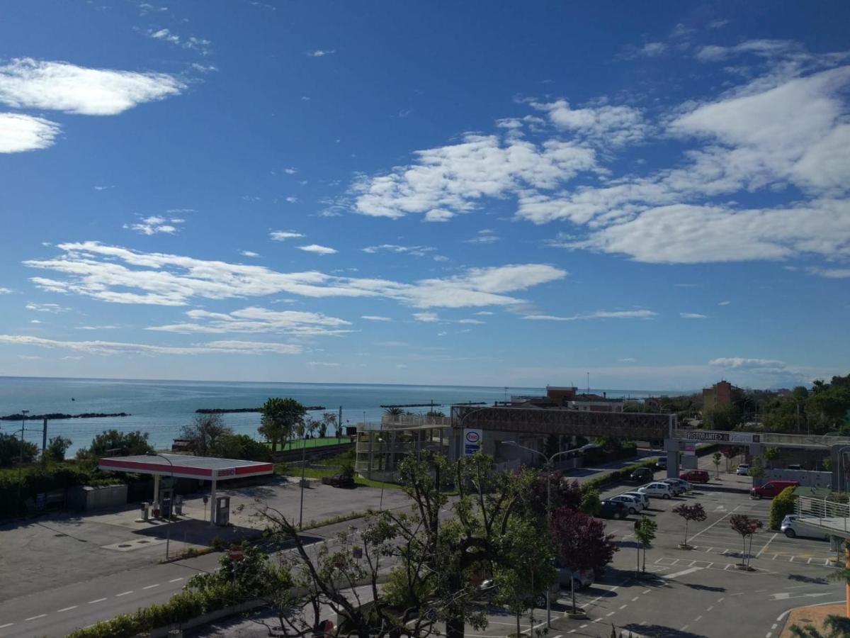 B&B Alba Sul Mare Guest House Massignano Kültér fotó