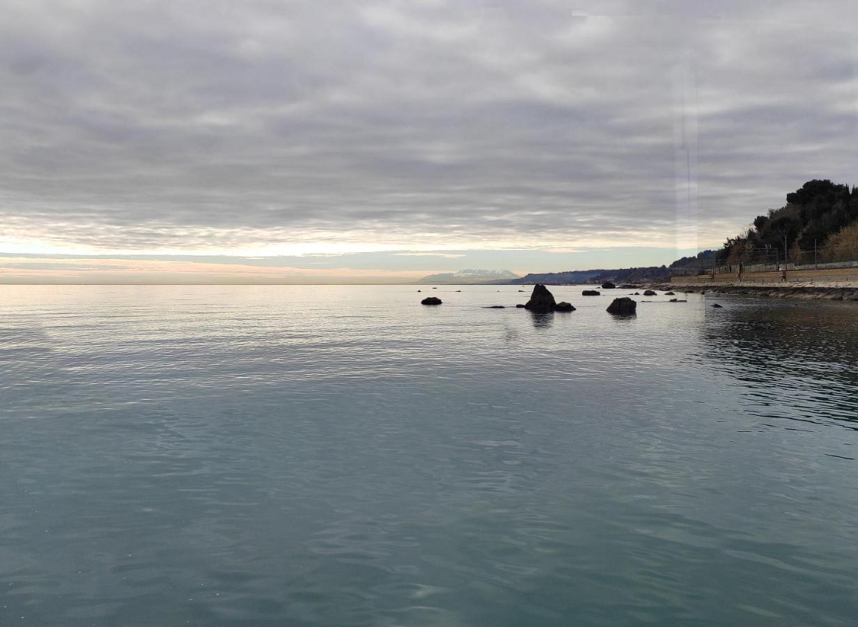 B&B Alba Sul Mare Guest House Massignano Kültér fotó