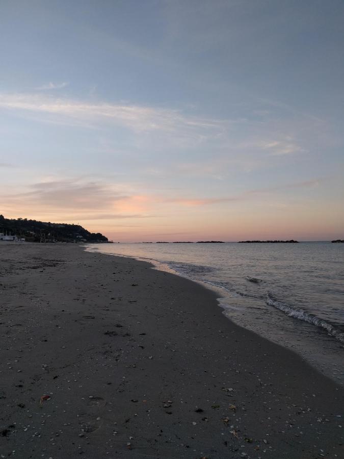 B&B Alba Sul Mare Guest House Massignano Kültér fotó