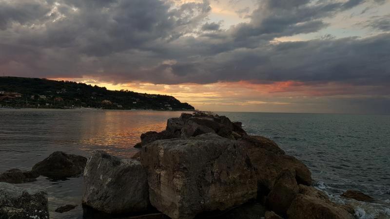B&B Alba Sul Mare Guest House Massignano Kültér fotó